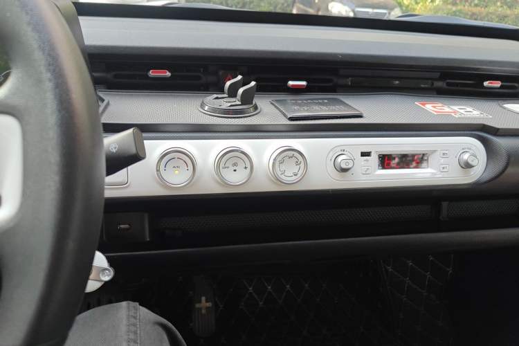 Used Wuling Hongguang MINIEV 2022 GAMEBOY 200km Gaming Edition with Lithium Iron Phosphate Audio And AC Panel