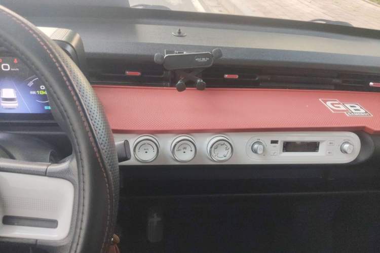 Used Wuling Hongguang MINIEV 2022 GAMEBOY 200km Gaming Edition with Lithium Iron Phosphate Audio And AC Panel