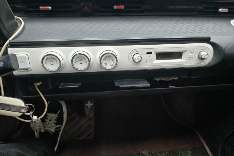 Used Wuling Hongguang MINIEV 2022 GAMEBOY 300km Play Edition Lithium Iron Phosphate Audio And AC Panel