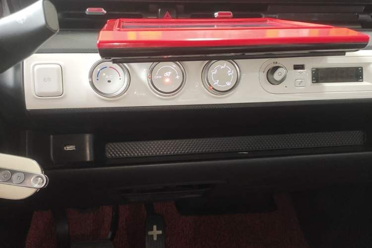 Used Wuling Hongguang MINIEV 2022 GAMEBOY 300km Play Edition Lithium Iron Phosphate Audio And AC Panel