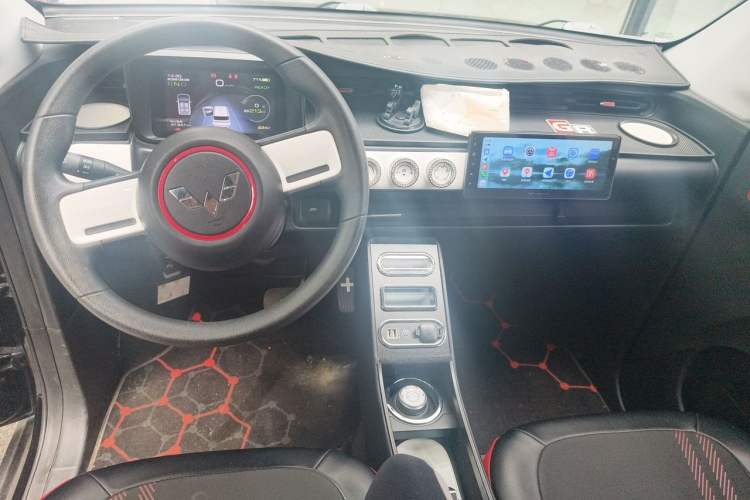 Used Wuling Hongguang MINIEV 2022 GAMEBOY 300km Enthusiast Model with Lithium Iron Phosphate Center Console