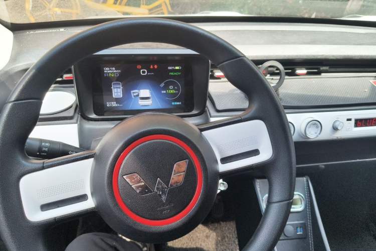 Used Wuling Hongguang MINIEV 2022 GAMEBOY 300km Enthusiast Model with Lithium Iron Phosphate Center Console