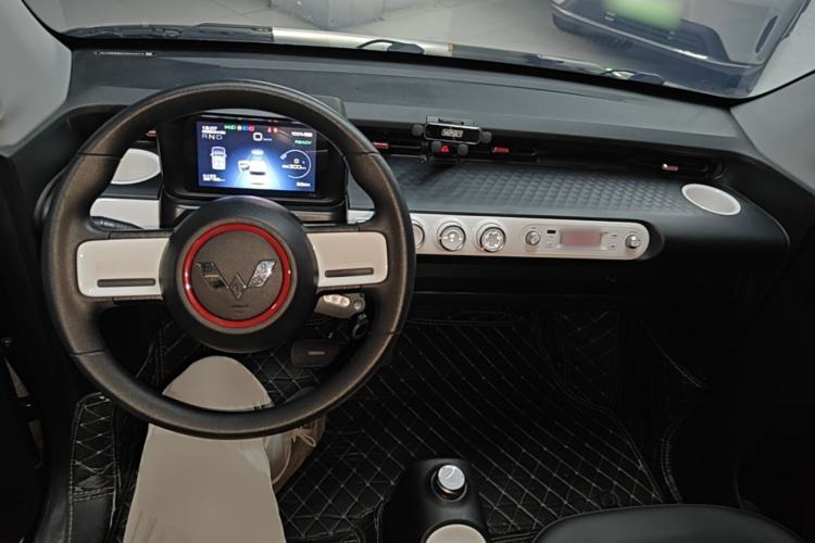 Used Wuling Hongguang MINIEV 2022 GAMEBOY 300km Enthusiast Model with Lithium Iron Phosphate Center Console