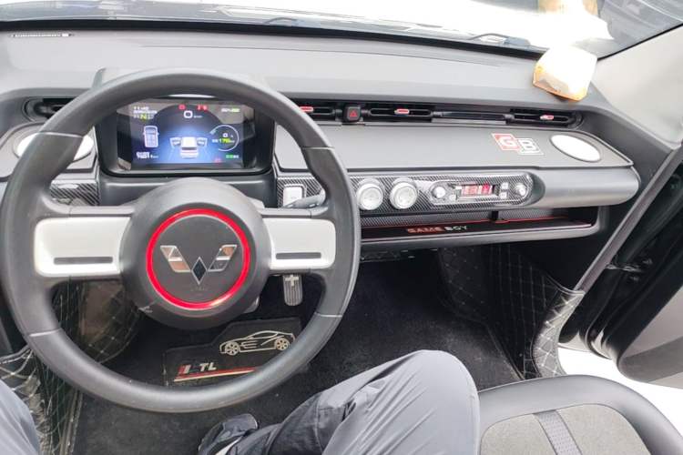 Used Wuling Hongguang MINIEV 2022 GAMEBOY 200km Play Edition with Lithium Iron Phosphate Center Console