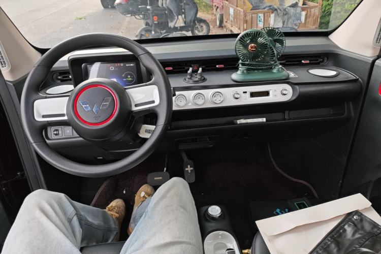 Used Wuling Hongguang MINIEV 2022 GAMEBOY 300km Enthusiast Model with Lithium Iron Phosphate Center Console