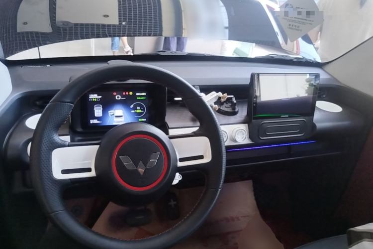 Used Wuling Hongguang MINIEV 2022 GAMEBOY 300km Enthusiast Model with Lithium Iron Phosphate Center Console