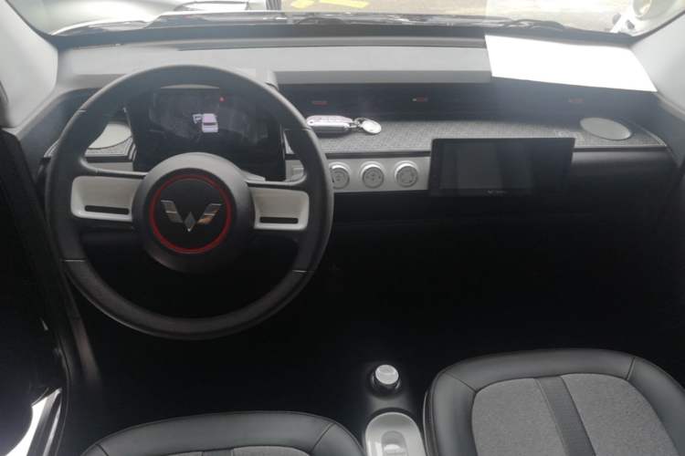Used Wuling Hongguang MINIEV 2022 GAMEBOY 300km Enthusiast Model with Lithium Iron Phosphate Center Console