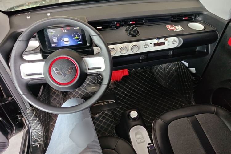Used Wuling Hongguang MINIEV 2022 GAMEBOY 300km Enthusiast Model with Lithium Iron Phosphate Center Console