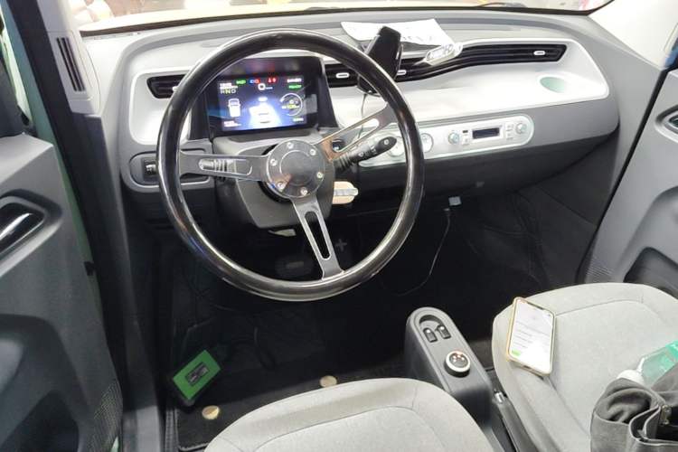 Used Wuling Hongguang MINIEV 2022 Macaron Premium Model – Lithium Iron Phosphate Center Console