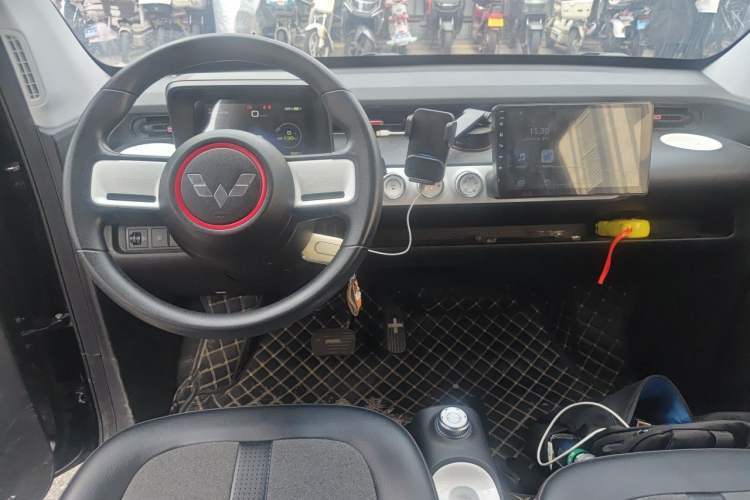 Used Wuling Hongguang MINIEV 2022 GAMEBOY 200km Gaming Edition with Lithium Iron Phosphate Center Console