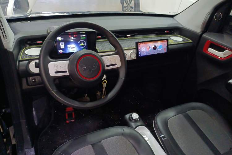 Used Wuling Hongguang MINIEV 2022 GAMEBOY 300km Enthusiast Model with Lithium Iron Phosphate Center Console