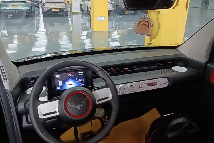 Used Wuling Hongguang MINIEV 2022 GAMEBOY 300km Enthusiast Model with Lithium Iron Phosphate Center Console