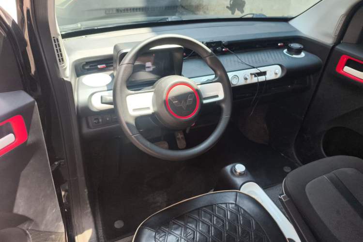 Used Wuling Hongguang MINIEV 2022 GAMEBOY 300km Play Edition Lithium Iron Phosphate Center Console