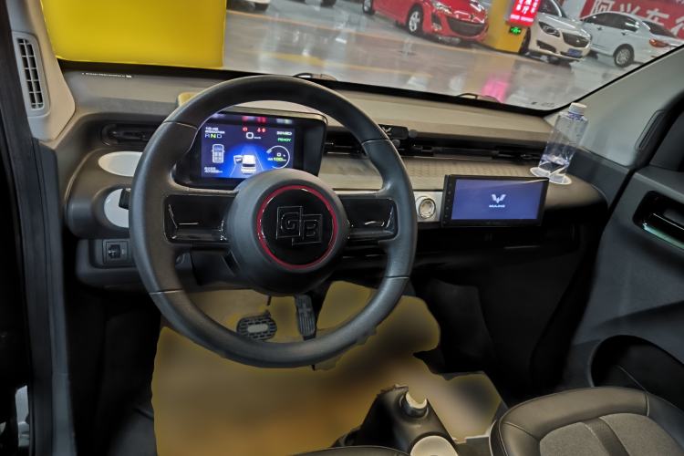 Used Wuling Hongguang MINIEV 2022 GAMEBOY 300km Enthusiast Model with Lithium Iron Phosphate Center Console