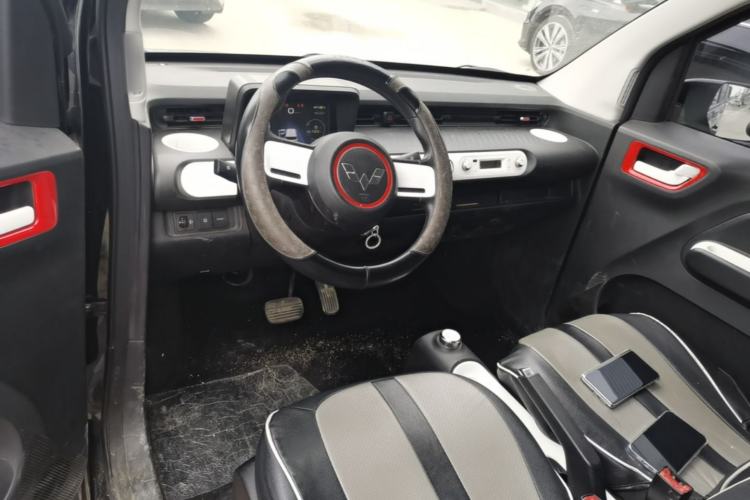 Used Wuling Hongguang MINIEV 2022 GAMEBOY 300km Enthusiast Model with Lithium Iron Phosphate Center Console