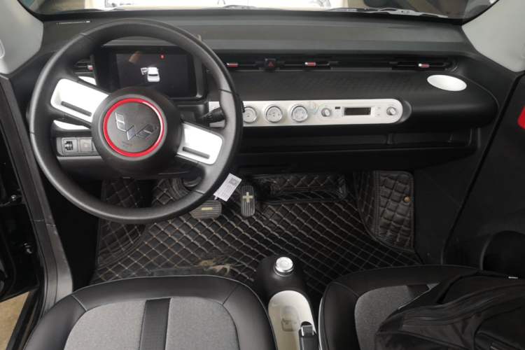 Used Wuling Hongguang MINIEV 2022 GAMEBOY 300km Enthusiast Model with Lithium Iron Phosphate Center Console