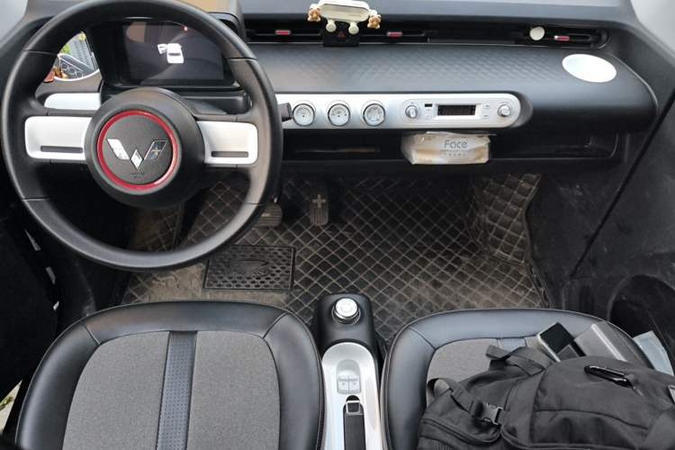 Used Wuling Hongguang MINIEV 2022 GAMEBOY 300km Enthusiast Model with Lithium Iron Phosphate Center Console
