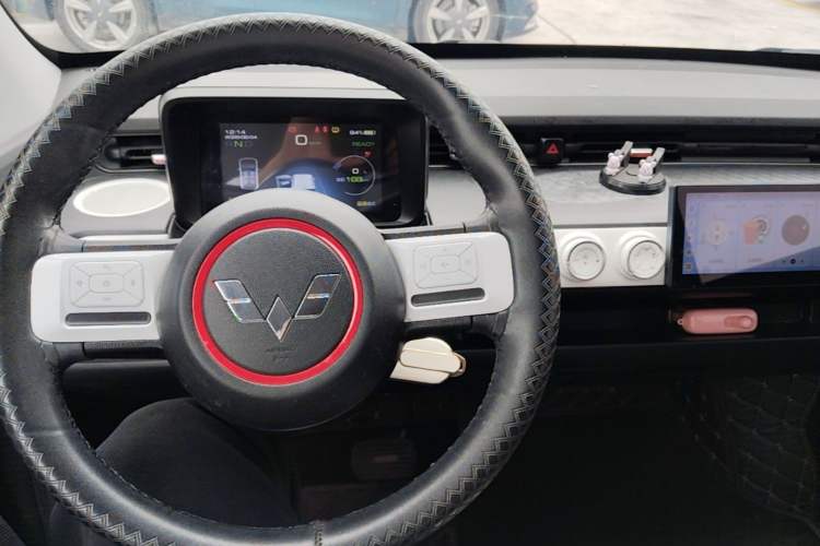 Used Wuling Hongguang MINIEV 2022 GAMEBOY 200km Gaming Edition with Lithium Iron Phosphate Center Console