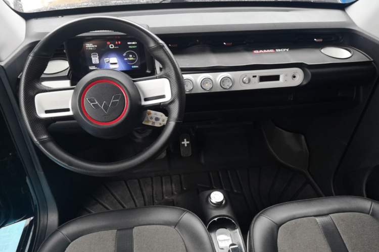Used Wuling Hongguang MINIEV 2022 GAMEBOY 300km Enthusiast Model with Lithium Iron Phosphate Center Console
