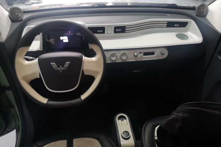Used Wuling Hongguang MINIEV 2022 Macaron Premium Model – Lithium Iron Phosphate Center Console