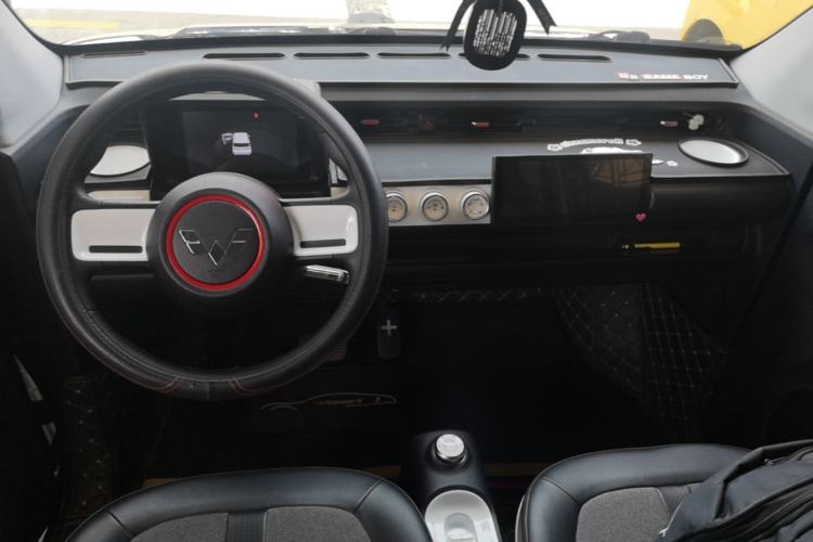 Used Wuling Hongguang MINIEV 2022 GAMEBOY 300km Enthusiast Model with Lithium Iron Phosphate Center Console