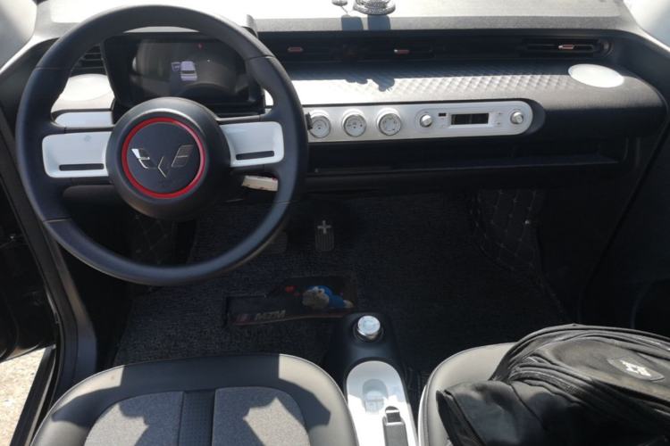 Used Wuling Hongguang MINIEV 2022 GAMEBOY 300km Enthusiast Model with Lithium Iron Phosphate Center Console