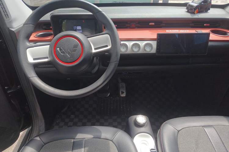 Used Wuling Hongguang MINIEV 2022 GAMEBOY 300km Enthusiast Model with Lithium Iron Phosphate Center Console