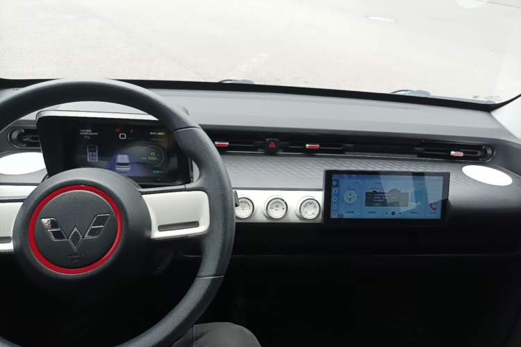 Used Wuling Hongguang MINIEV 2022 GAMEBOY 200km Gaming Edition with Lithium Iron Phosphate Center Console