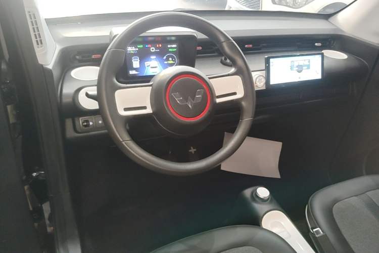 Used Wuling Hongguang MINIEV 2022 GAMEBOY 200km Gaming Edition with Lithium Iron Phosphate Center Console