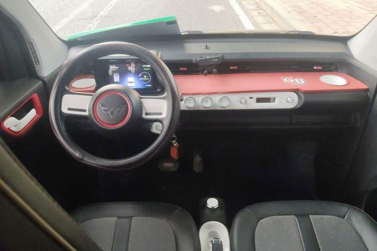 Used Wuling Hongguang MINIEV 2022 GAMEBOY 200km Gaming Edition with Lithium Iron Phosphate Center Console