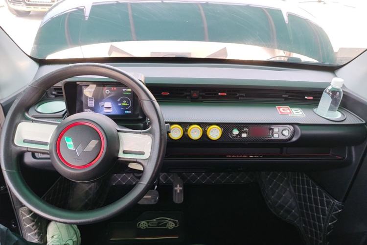 Used Wuling Hongguang MINIEV 2022 GAMEBOY 200km Play Edition with Lithium Iron Phosphate Center Console