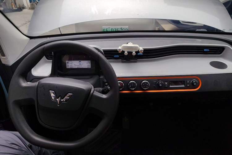 Used Wuling Hongguang MINIEV 2022 Easy Version Lithium Iron Phosphate Center Console