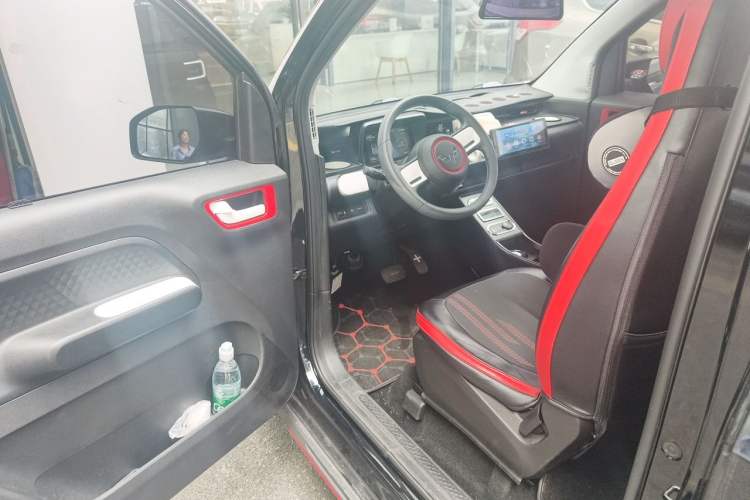 Used Wuling Hongguang MINIEV 2022 GAMEBOY 300km Enthusiast Model with Lithium Iron Phosphate Driver Seat
