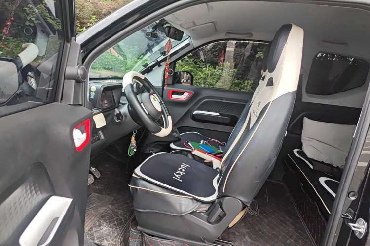 Used Wuling Hongguang MINIEV 2022 GAMEBOY 300km Enthusiast Model with Lithium Iron Phosphate Driver Seat