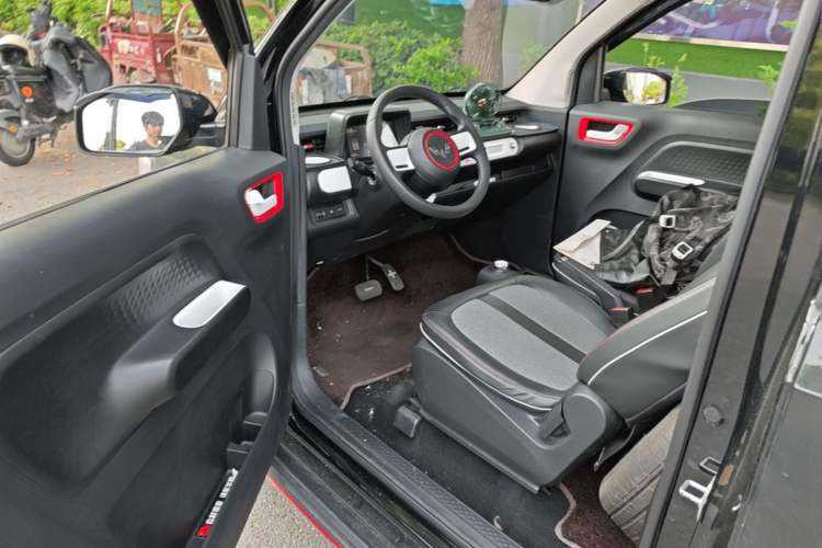 Used Wuling Hongguang MINIEV 2022 GAMEBOY 300km Enthusiast Model with Lithium Iron Phosphate Driver Seat