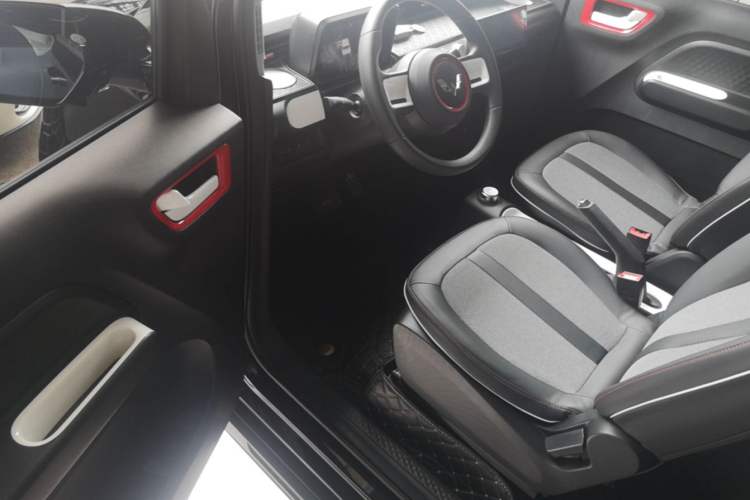 Used Wuling Hongguang MINIEV 2022 GAMEBOY 300km Enthusiast Model with Lithium Iron Phosphate Driver Seat