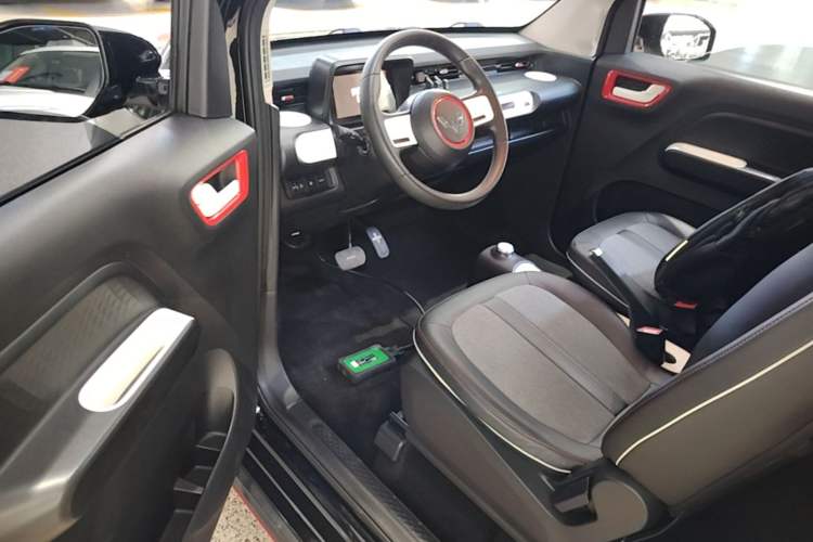 Used Wuling Hongguang MINIEV 2022 GAMEBOY 300km Enthusiast Model with Lithium Iron Phosphate Driver Seat