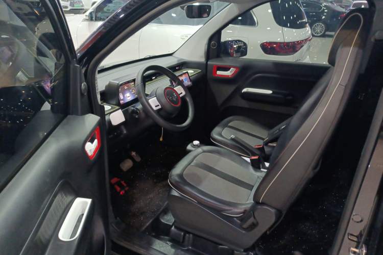 Used Wuling Hongguang MINIEV 2022 GAMEBOY 300km Enthusiast Model with Lithium Iron Phosphate Driver Seat