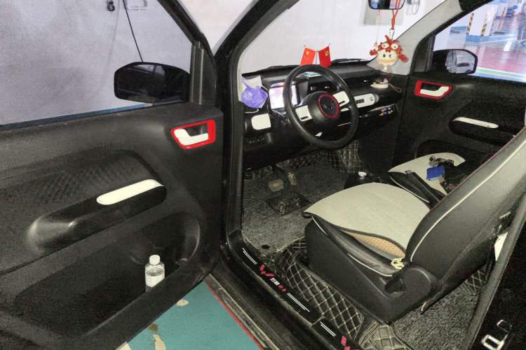 Used Wuling Hongguang MINIEV 2022 GAMEBOY 300km Enthusiast Model with Lithium Iron Phosphate Driver Seat