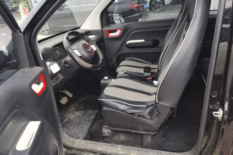Used Wuling Hongguang MINIEV 2022 GAMEBOY 300km Enthusiast Model with Lithium Iron Phosphate Driver Seat