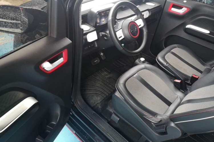 Used Wuling Hongguang MINIEV 2022 GAMEBOY 300km Enthusiast Model with Lithium Iron Phosphate Driver Seat