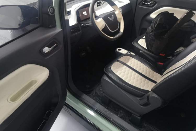 Used Wuling Hongguang MINIEV 2022 Macaron Premium Model – Lithium Iron Phosphate Driver Seat