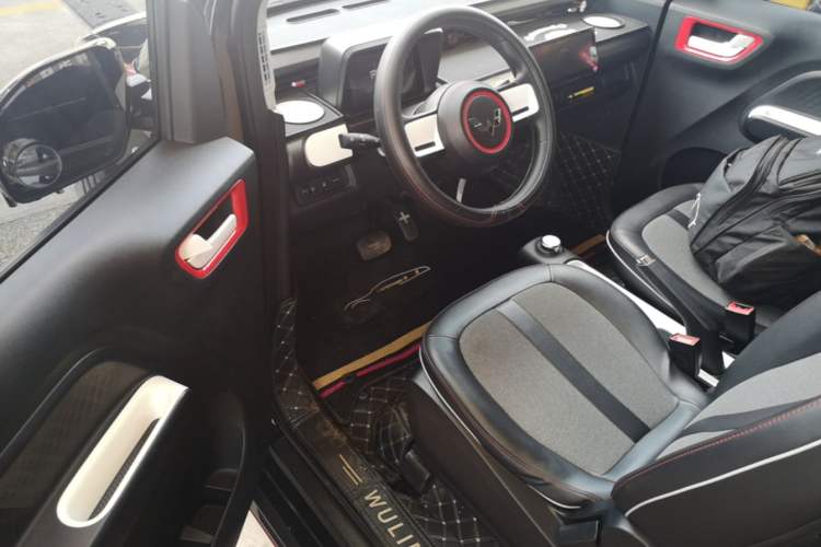 Used Wuling Hongguang MINIEV 2022 GAMEBOY 300km Enthusiast Model with Lithium Iron Phosphate Driver Seat