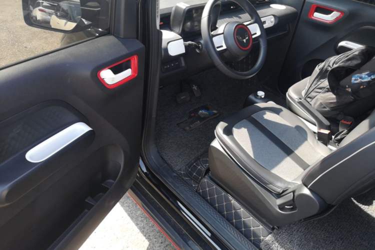 Used Wuling Hongguang MINIEV 2022 GAMEBOY 300km Enthusiast Model with Lithium Iron Phosphate Driver Seat
