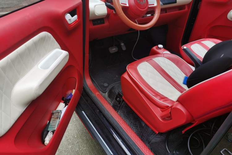 Used Wuling Hongguang MINIEV 2022 GAMEBOY 300km Enthusiast Model with Lithium Iron Phosphate Driver Seat