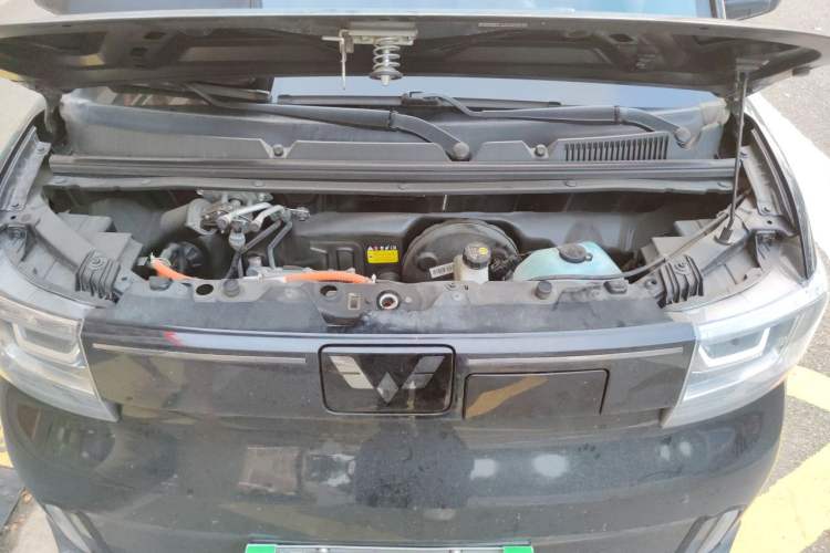 Used Wuling Hongguang MINIEV 2022 GAMEBOY 300km Enthusiast Model with Lithium Iron Phosphate Engine Bay
