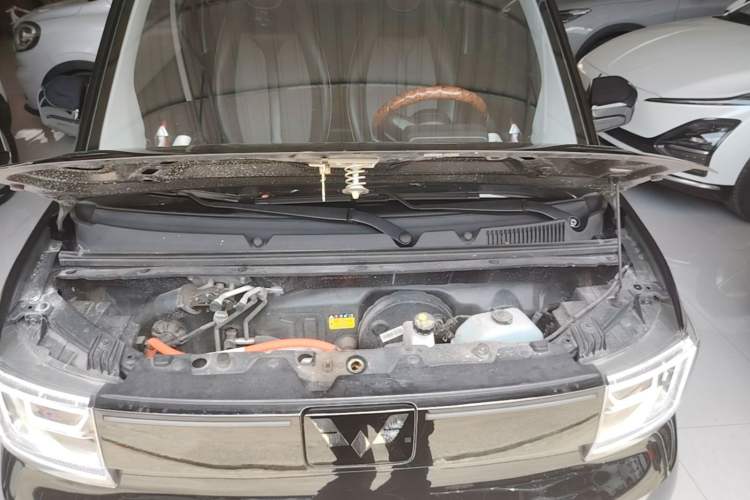 Used Wuling Hongguang MINIEV 2022 GAMEBOY 300km Enthusiast Model with Lithium Iron Phosphate Engine Bay