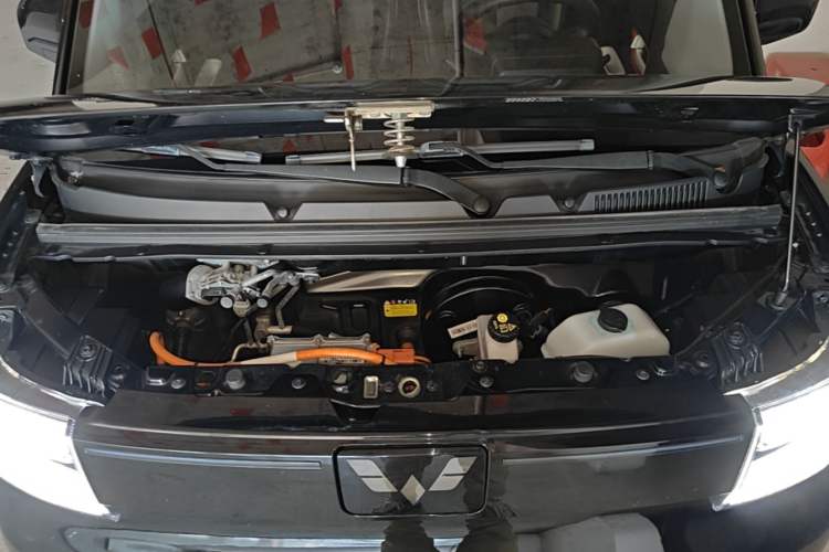 Used Wuling Hongguang MINIEV 2022 GAMEBOY 300km Enthusiast Model with Lithium Iron Phosphate Engine Bay