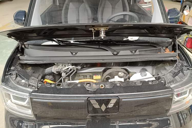 Used Wuling Hongguang MINIEV 2022 GAMEBOY 200km Play Edition with Lithium Iron Phosphate Engine Bay