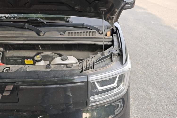 Used Wuling Hongguang MINIEV 2022 GAMEBOY 300km Enthusiast Model with Lithium Iron Phosphate Engine Bay Left